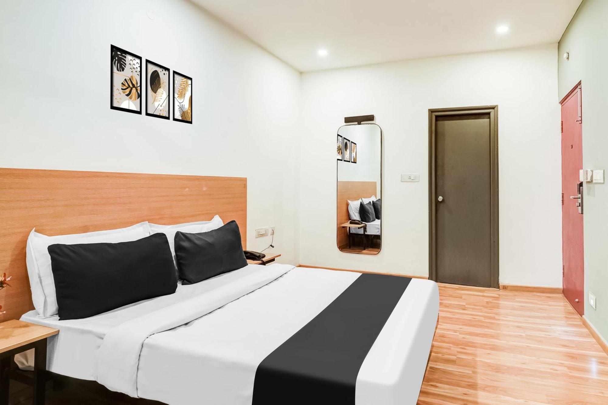 Vaccinated Staff - OYO TOWNHOUSE 077 HOTEL ROOM Stories Bangalore Exterior foto