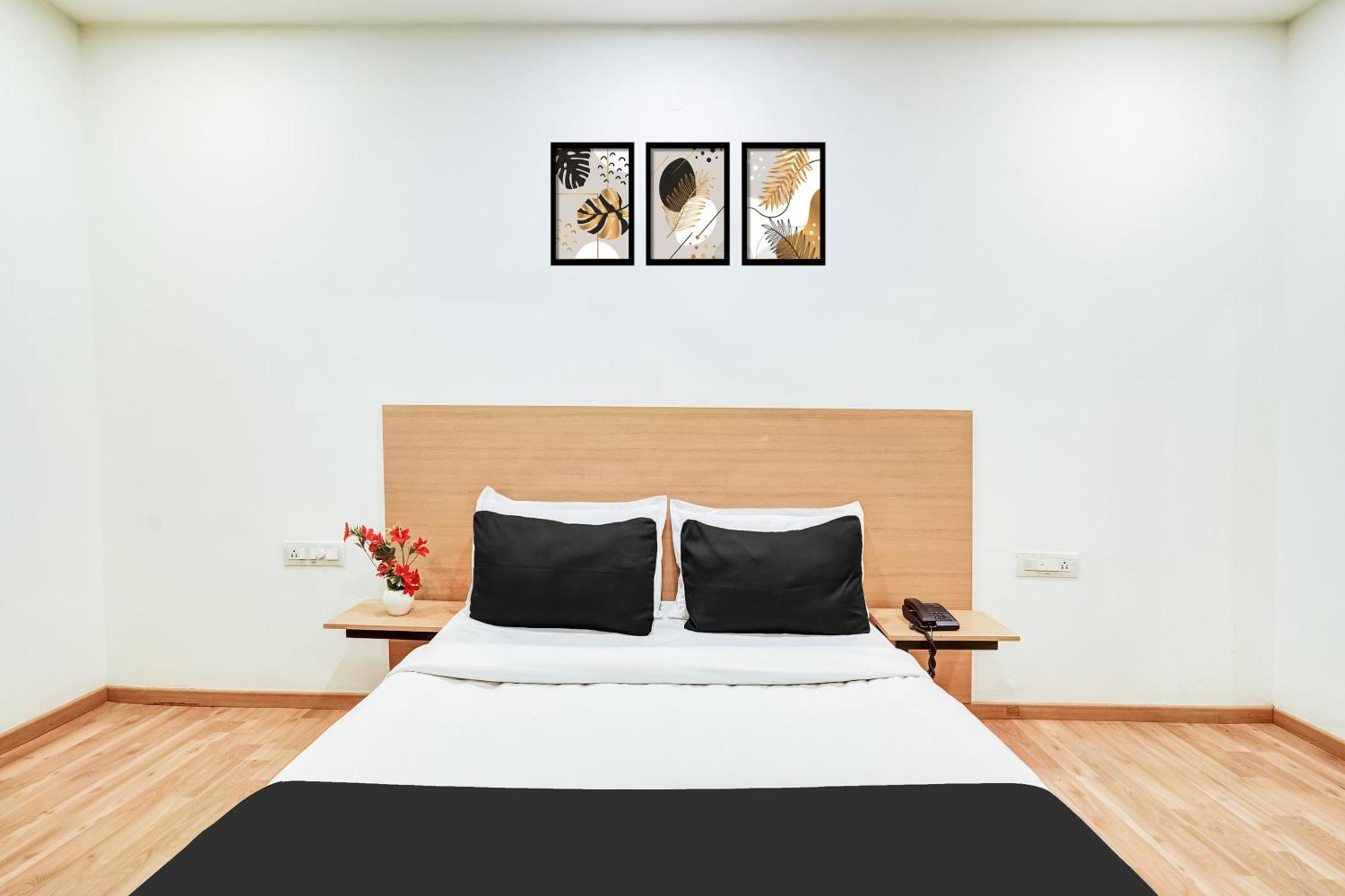 Vaccinated Staff - OYO TOWNHOUSE 077 HOTEL ROOM Stories Bangalore Exterior foto