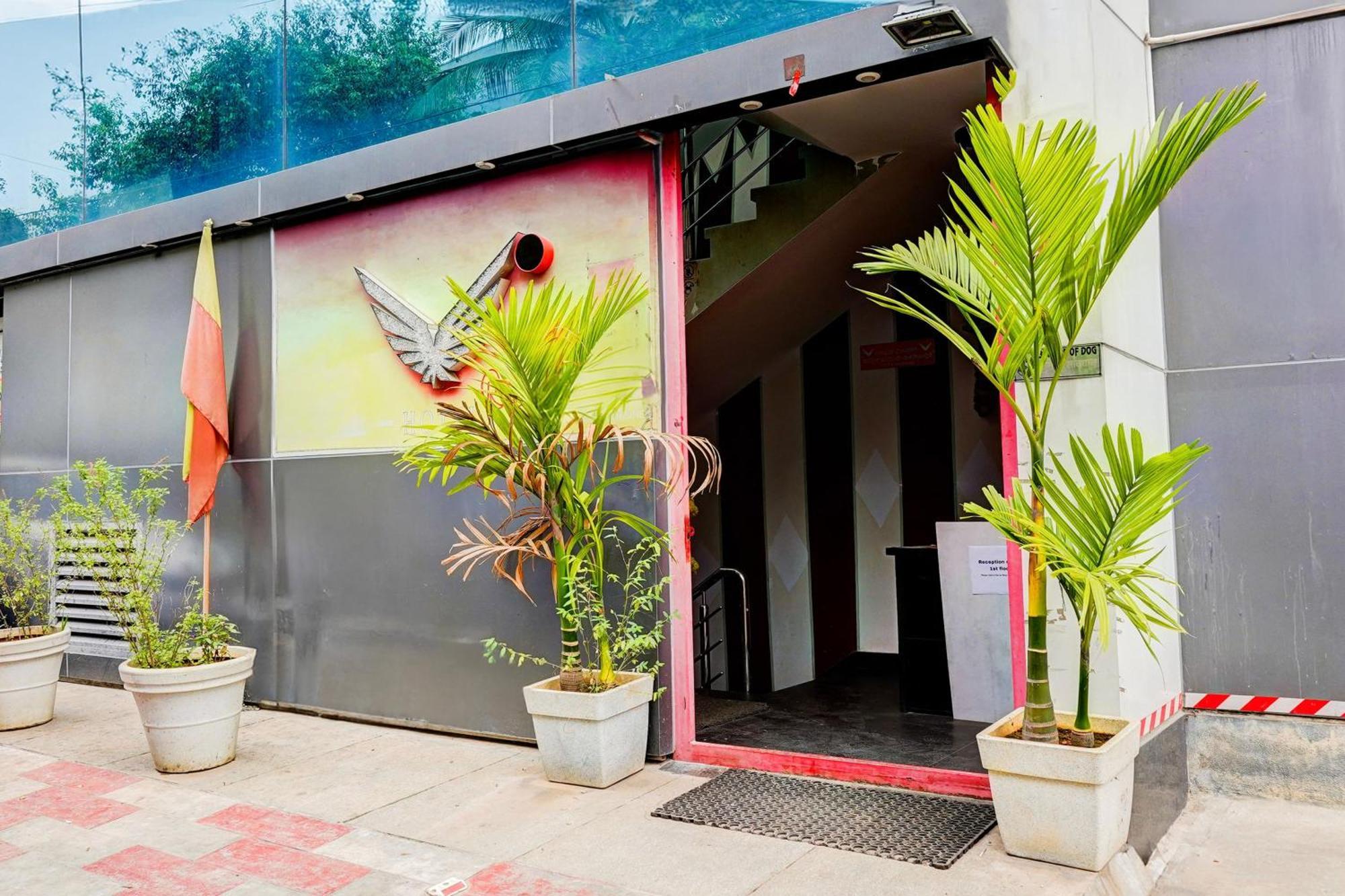 Vaccinated Staff - OYO TOWNHOUSE 077 HOTEL ROOM Stories Bangalore Exterior foto